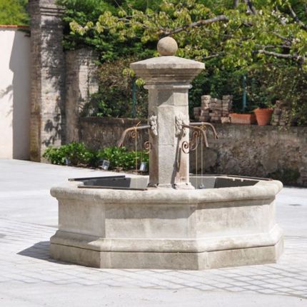 Antikbrunnen Dorfbrunnen Saint Tropez