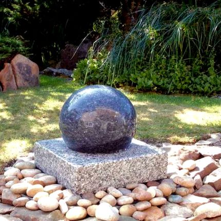 Schwimmender Granit Kugelbrunnen Labrador Blue Pearl